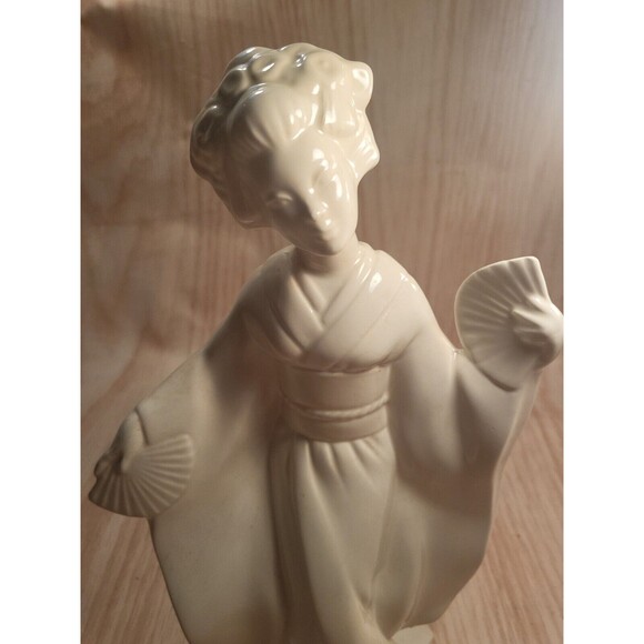 Vintage White Ceramic Porcelain Geisha Girl Woman Japan Figurine Statue - Picture 6 of 11
